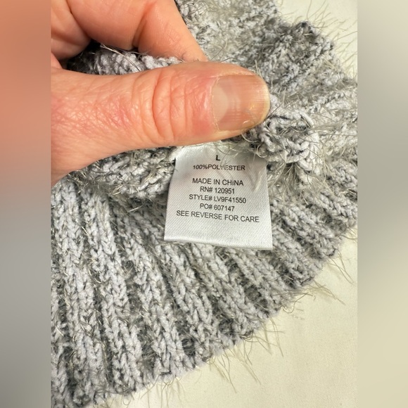 OLIVE & OAK Gray and white fuzzy cowl neck sweater size L - Picture 11 of 13